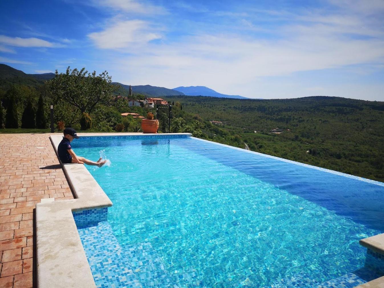 Home Andrea With Infinity Salty Pool Roč Zewnętrze zdjęcie